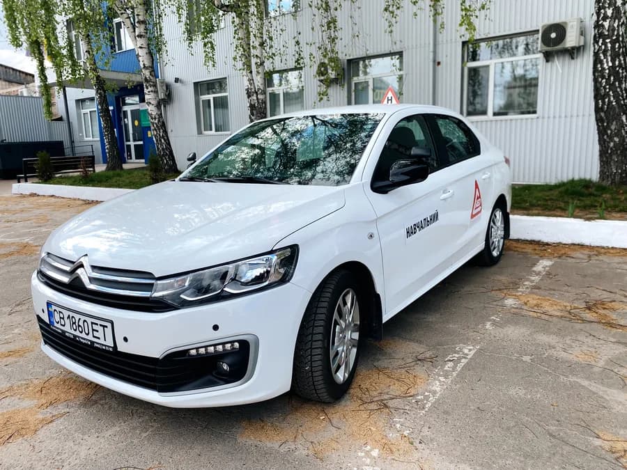 Citroën C-Elysée 2023 з механічною коробкою передач — навчальний автомобіль автошколи RedАвто School, Чернігів